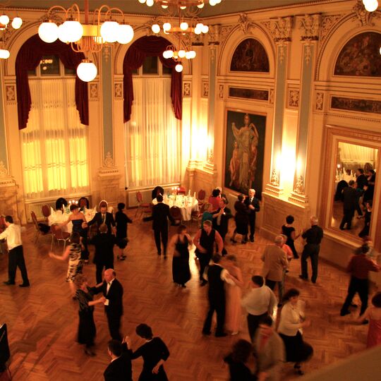 Veranstaltungen im Parkhotel Bad Schandau - Tanzen im Ballsaal